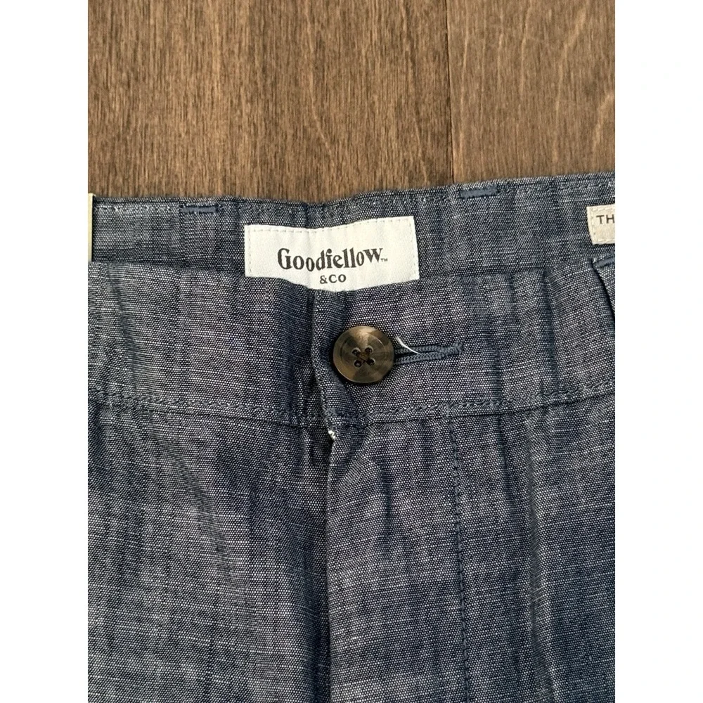 NWT Goodfellow Everyday Blue Chambray Denim Shorts Size 32W Flat Front 9” Inseam